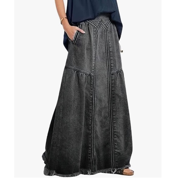 Vintage Dresses & Skirts - Frayed Edge Hem Denim Maxi Skirt w/Pockets